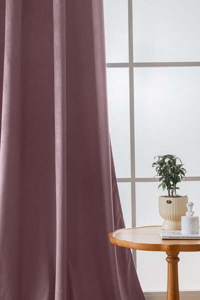 Jasnofioletowa zaciemniająca zasłona VELVET 140x250 cm Zawieszanie: Metalowe pierścienie