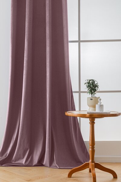 Jasnofioletowa zaciemniająca zasłona VELVET 140x250 cm Zawieszanie: Metalowe pierścienie