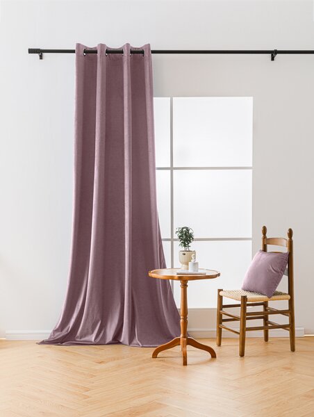 Jasnofioletowa zaciemniająca zasłona VELVET 140x250 cm Zawieszanie: Metalowe pierścienie
