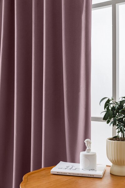 Jasnofioletowa zaciemniająca zasłona VELVET 140x250 cm Zawieszanie: Metalowe pierścienie