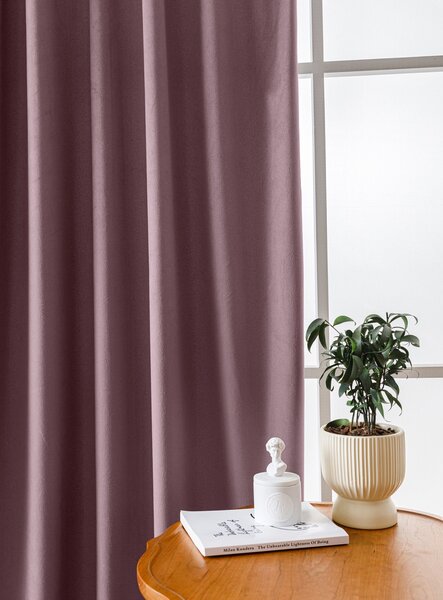 Jasnofioletowa zaciemniająca zasłona VELVET 140x250 cm Zawieszanie: Metalowe pierścienie