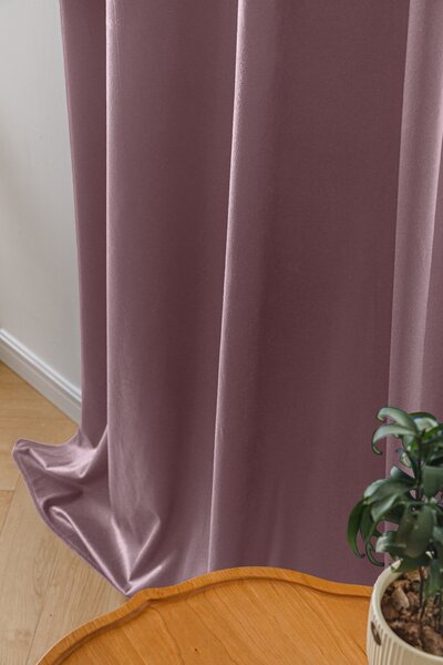 Jasnofioletowa zaciemniająca zasłona VELVET 140x250 cm Zawieszanie: Metalowe pierścienie
