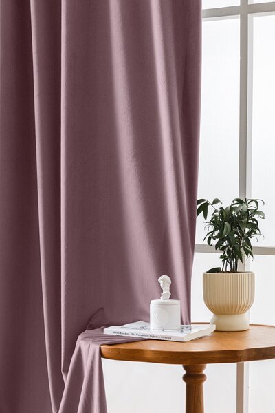 Jasnofioletowa zaciemniająca zasłona VELVET 140x250 cm Zawieszanie: Metalowe pierścienie