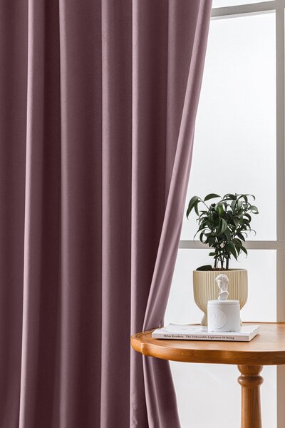 Jasnofioletowa zaciemniająca zasłona VELVET 140x250 cm Zawieszanie: Metalowe pierścienie