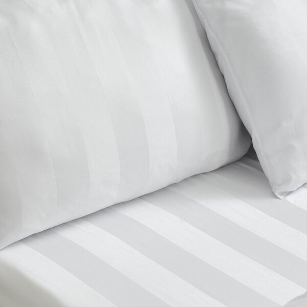 Białe satynowe prześcieradło z gumką 150x200 cm So Soft Satin Stripe – Catherine Lansfield