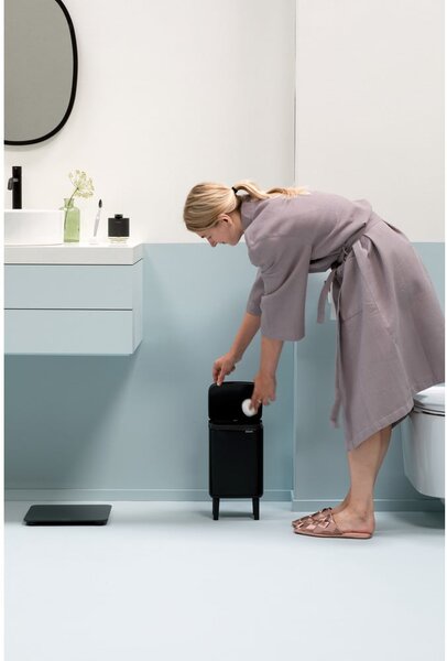 Stalowy kosz na śmieci w kolorze matowej czerni 4 l Bo Hi – Brabantia