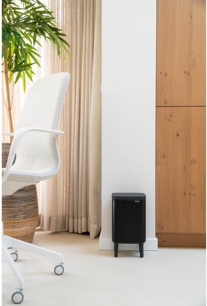 Stalowy kosz na śmieci w kolorze matowej czerni 4 l Bo Hi – Brabantia