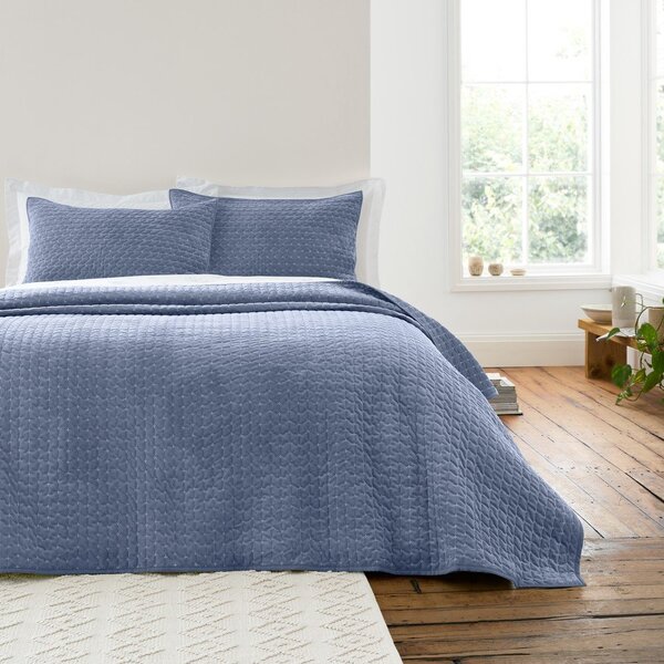 Niebieska aksamitna narzuta pikowana 240x260 cm Attica Velvet – Bianca
