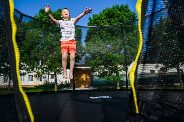 Trampolina G21 SpaceJump, 305 cm, czarna, z siatką zabezpieczającą + drabinka gratis