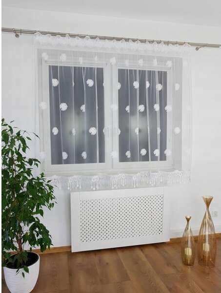 Firana gotowa z siateczki z haftowanymi stokrotkami 300x150 cm