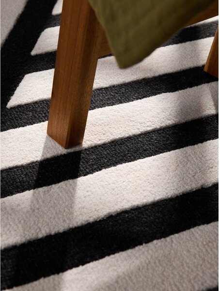 Czarno-biały wełniany dywan tkany ręcznie 120x180 cm Stryve Noir – Elle Decoration