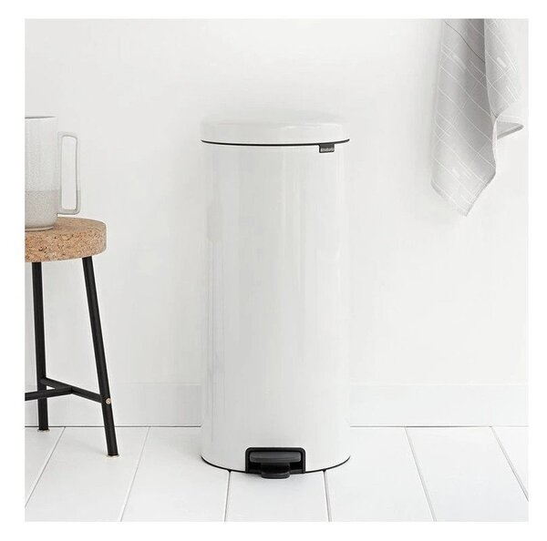 Biały stalowy kosz na śmieci z pedałem 30 l NewIcon – Brabantia