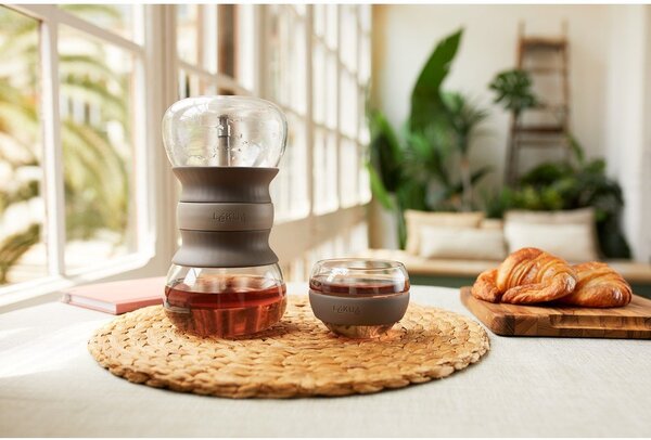 Jasnobrązowy szklany dzbanek do herbaty z sitkiem 500 ml – Lékué