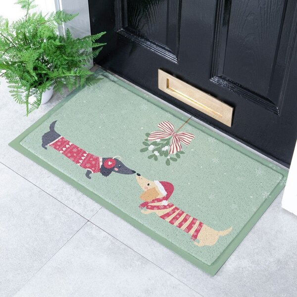 Wycieraczka ze świątecznym motywem z plastiku z recyklingu 40x70 cm Christmas Sausage Dogs – Artsy Doormats