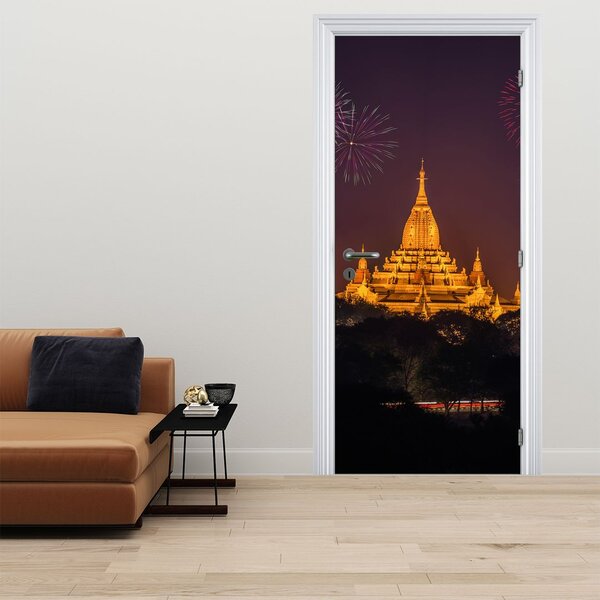 Fototapeta na drzwi - Fajerwerki w Azji (95x205cm)