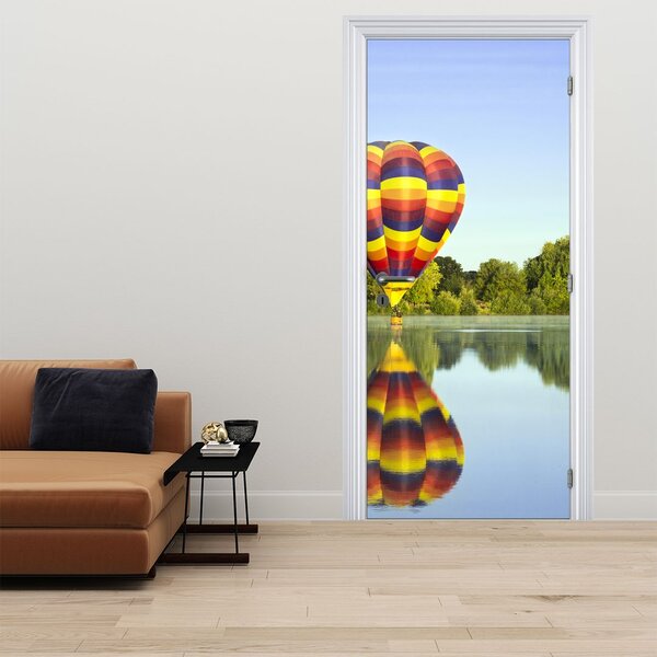 Fototapeta na drzwi - Balon na ogrzane powietrze na jeziorze (95x205cm)