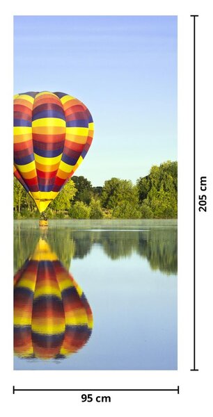 Fototapeta na drzwi - Balon na ogrzane powietrze na jeziorze (95x205cm)