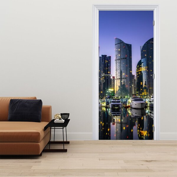 Fototapeta na drzwi - Jachty i drapacze chmur (95x205cm)
