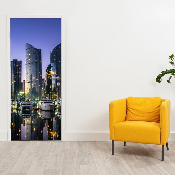Fototapeta na drzwi - Jachty i drapacze chmur (95x205cm)