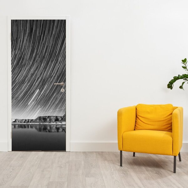 Fototapeta na drzwi - Czarno - białe gwiaździste niebo (95x205cm)