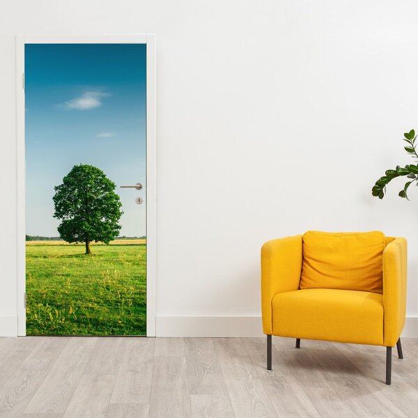 Fototapeta na drzwi - Drzewo na łące (95x205cm)