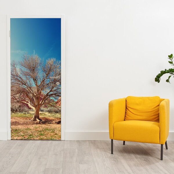 Fototapeta na drzwi - Drzewo na pustyni (95x205cm)