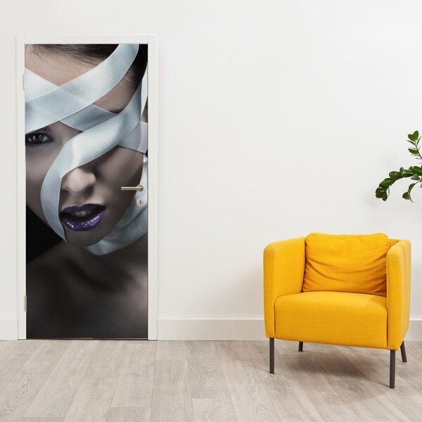 Fototapeta na drzwi - Kobieta ze wstążką (95x205cm)