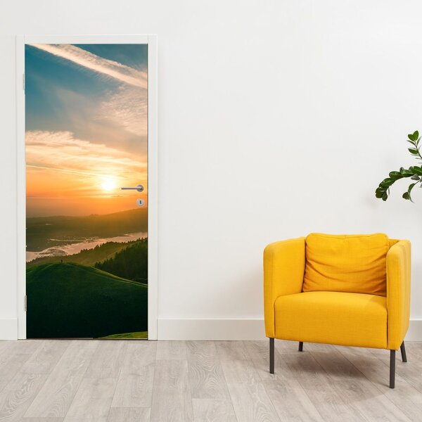 Fototapeta na drzwi - Wschód Słońca nad morzem (95x205cm)
