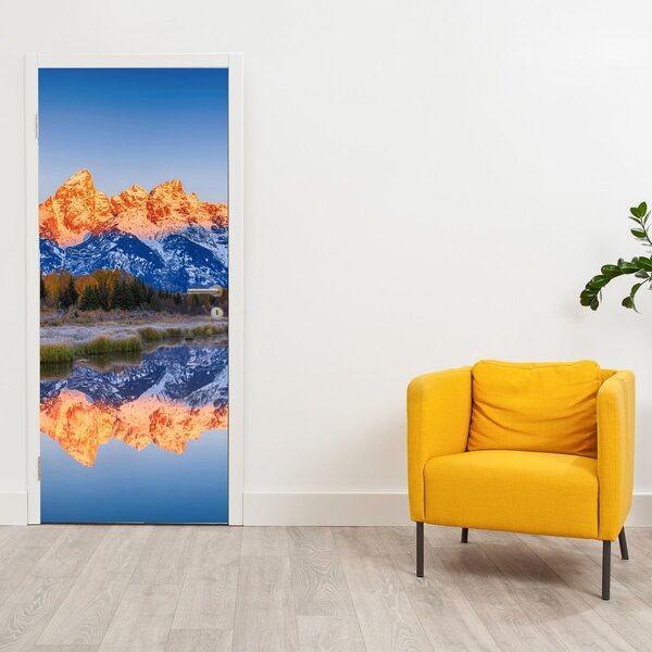 Fototapeta na drzwi - Ośnieżone szczyty gór (95x205cm)