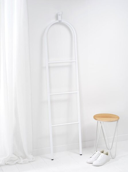 Biały stalowy wieszak na ubrania Linn Dressboy – Brabantia