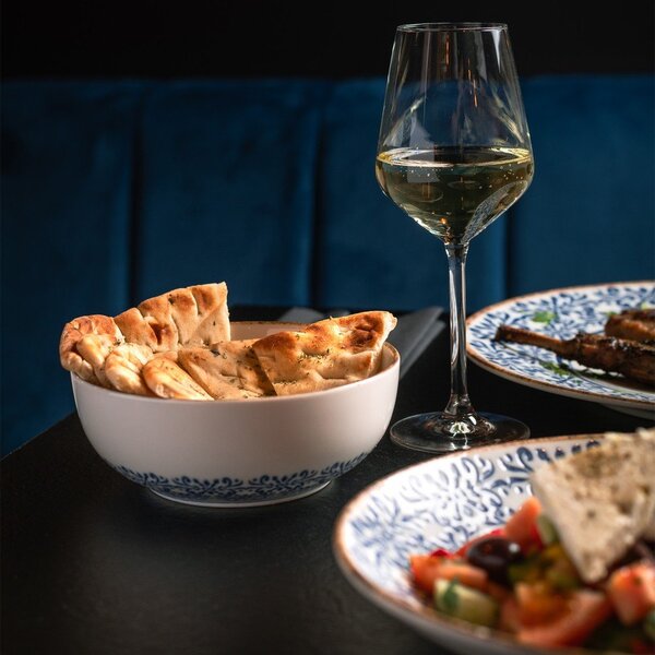 Biała/niebieska porcelanowa miska na zupę 710 ml Azul – BonBistro