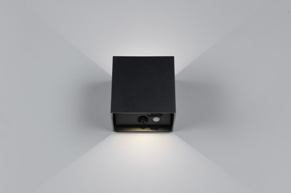 Lampa zewnętrzna ścienna LED z czujnikiem ruchu na USB (wysokość 10 cm) Genie – Reality