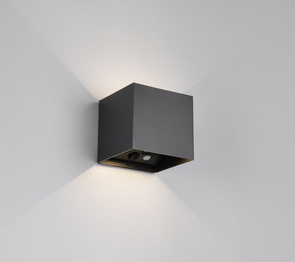 Lampa zewnętrzna ścienna LED z czujnikiem ruchu na USB (wysokość 10 cm) Genie – Reality