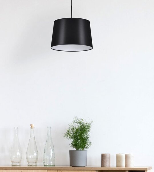 Czarna lampa wisząca z klasycznym abażurem W9-Z53