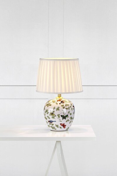 Biała lampa stołowa z tekstylnym kloszem (wysokość 48 cm) Mansion – Markslöjd