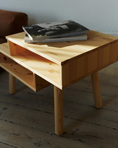 Stolik z drewna sosnowego w naturalnym kolorze Karup Design Hako
