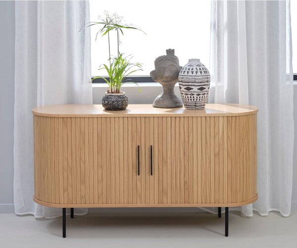 Niska komoda w dekorze dębu z drzwiami przesuwnymi 140x76 cm Nola – Unique Furniture