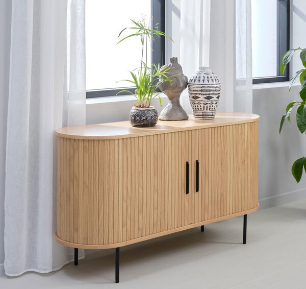 Niska komoda w dekorze dębu z drzwiami przesuwnymi 140x76 cm Nola – Unique Furniture