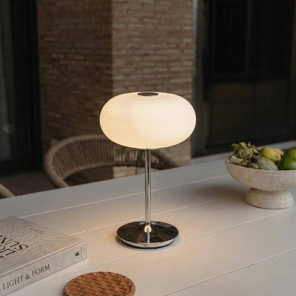 Lampa stołowa LED Lucande Anoria z akumulatorem, chrom/biała, szkło, IP44, USB Lucande, możliwość ściemniania, chromowy / srebrny, salon / jadalnia, szkło, design