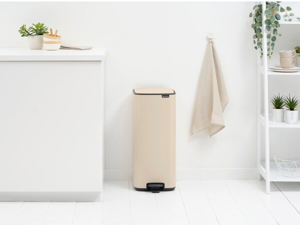 Beżowy stalowy kosz na śmieci z pedałem 30 l Bo – Brabantia
