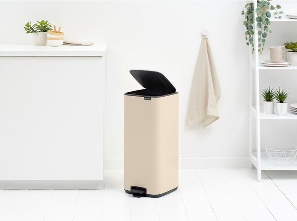 Beżowy stalowy kosz na śmieci z pedałem 30 l Bo – Brabantia