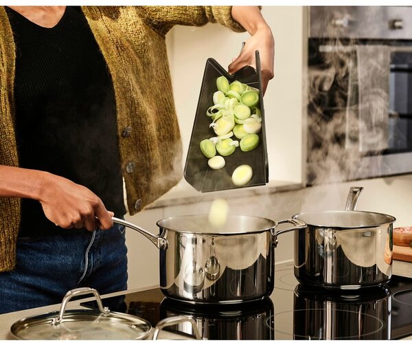 Deska 21x38 cm Chop2Pot – Joseph Joseph