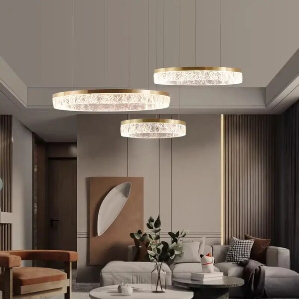 Żyrandol nad stolik kawowy w salonie Aurevia Gold 60 styl nowoczesny domodes