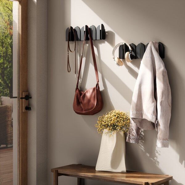 Stalowy wieszak ścienny w kolorze matowej czerni 43 cm Saloon – Umbra