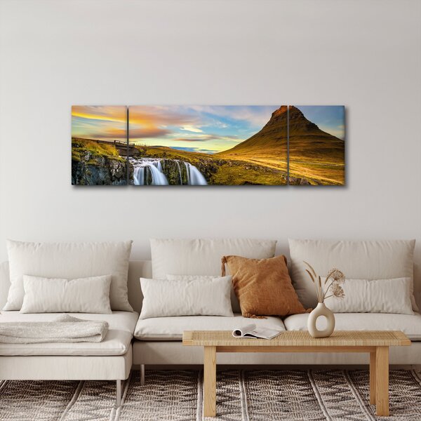 Zdjęcie góry i wodospadów na Islandii (170x50 cm)
