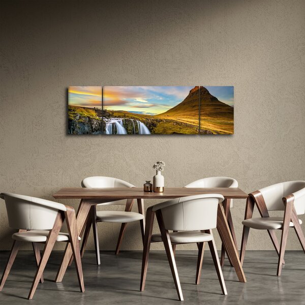Zdjęcie góry i wodospadów na Islandii (170x50 cm)