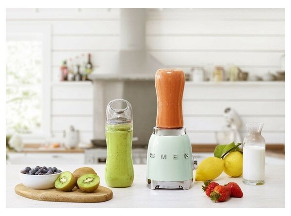 Jasnoniebieski blender kielichowy 50's Retro Style – SMEG
