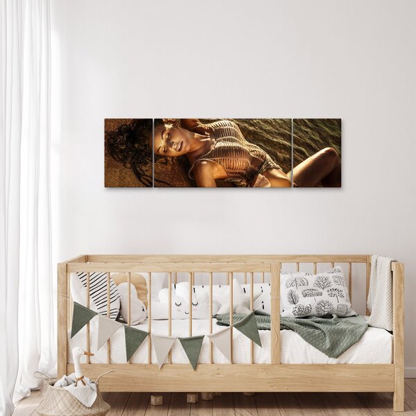 Obraz kobiety leżącej na plaży (170x50 cm)
