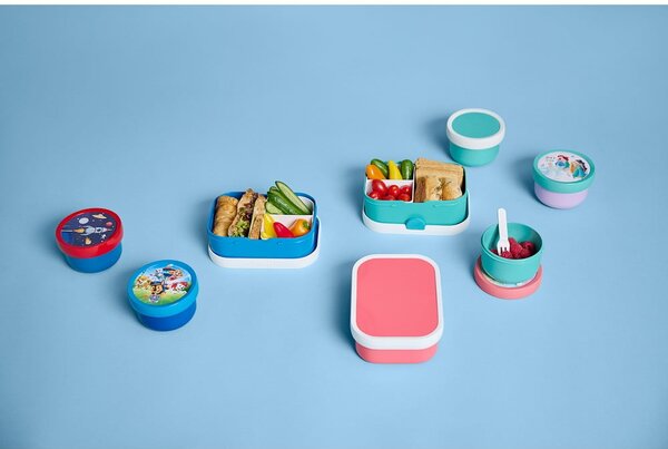 Jasnozielony plastikowy pojemnik śniadaniowy dla dzieci Little Farm by Little Dutch – Mepal