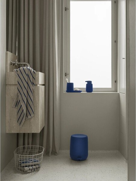 Niebieska mydelniczka ceramiczna Sono – Blomus